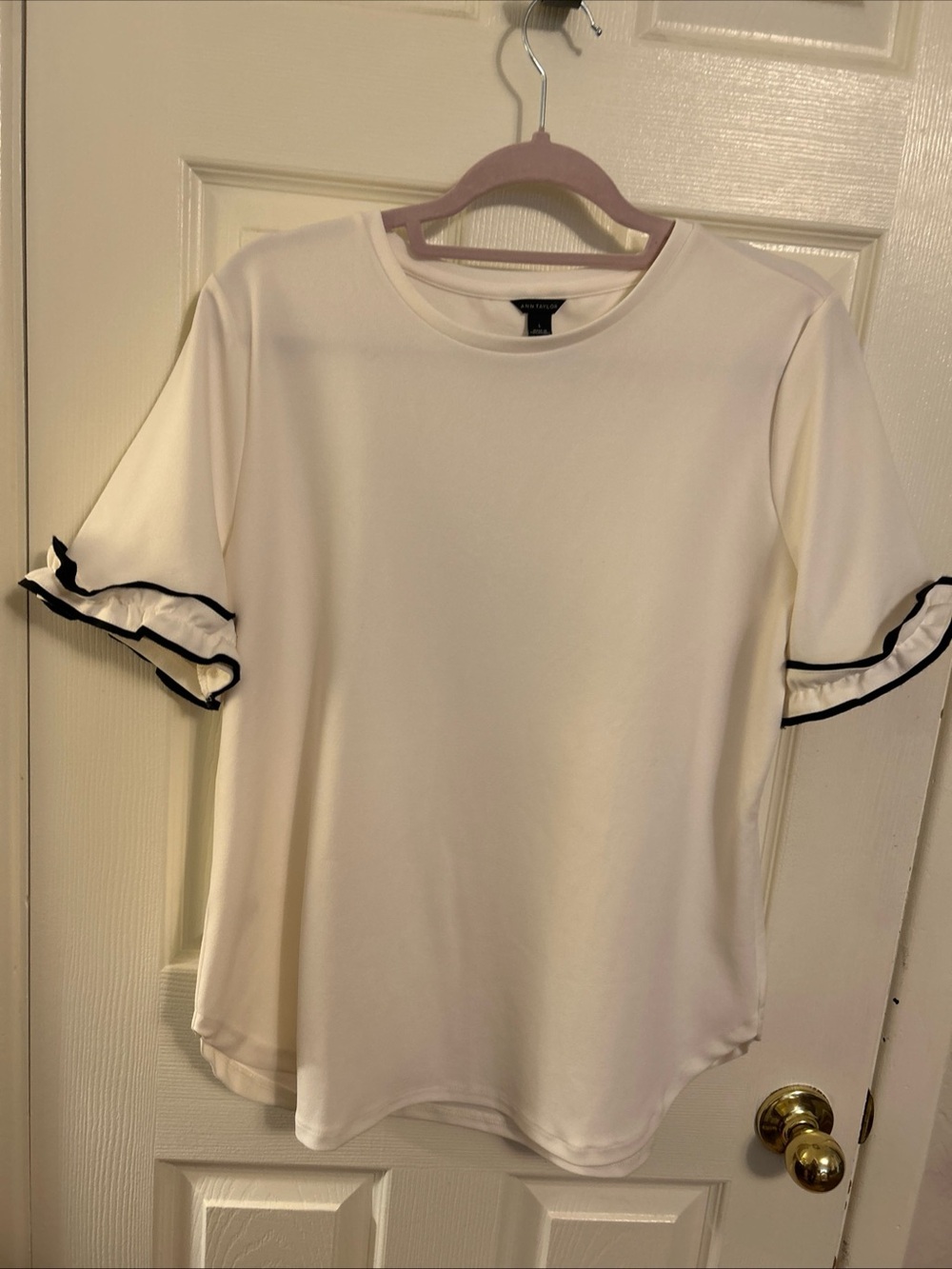 Anne Taylor Cream Short Sleeve Top with Black Trim Size Large